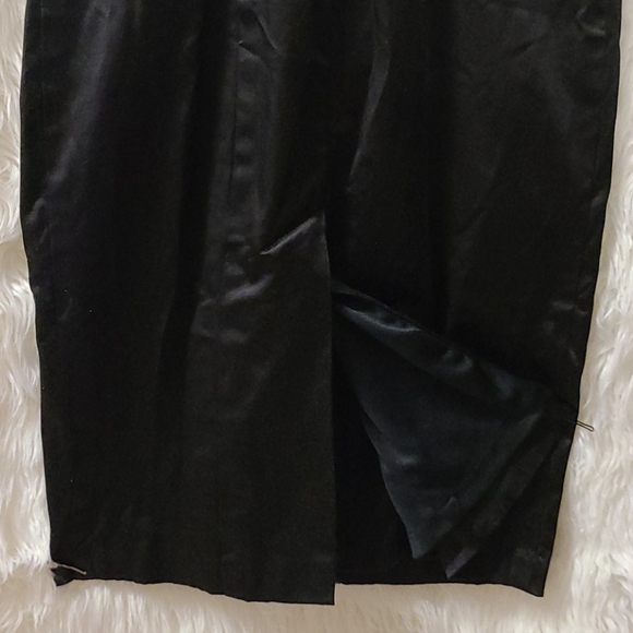 Clothes - Picture 4 of 4